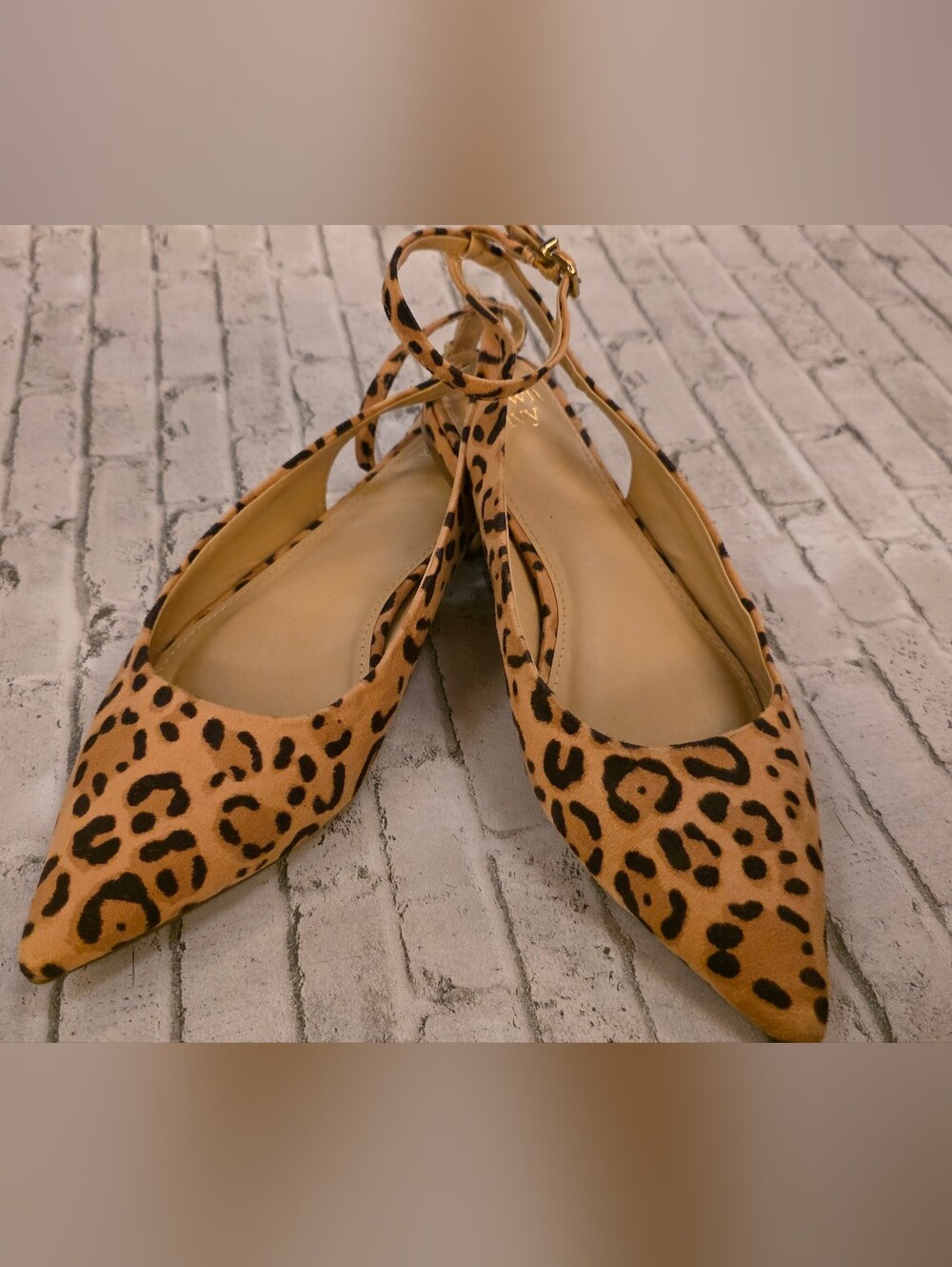Crown & Ivy Women's Leopard Print Pointed Toe Ankle Strap Flats Size 8